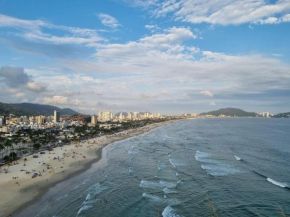 Guarujá Enseada 8 lugares a meia quadra da praia